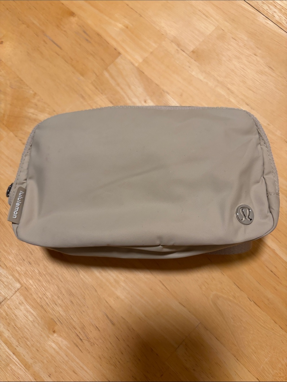 EU.C Unisex Lululemon Everywhere Bag 1L Downtown Tan/Silver - Picture 6 of 7